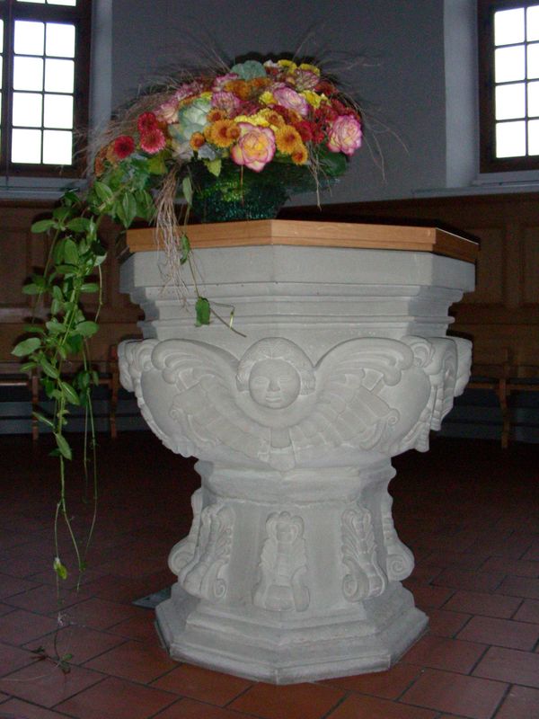 Taufstein Kirche Thierachern